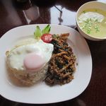 サワンストア - ガパオご飯、スープ(2019/10/29撮影)