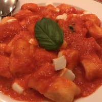 エリオ・ロカンダ・イタリアーナ - じゃがいものニョッキ モッツアレラチーズとトマト