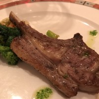 エリオ・ロカンダ・イタリアーナ - 骨付き仔羊肉の網焼き