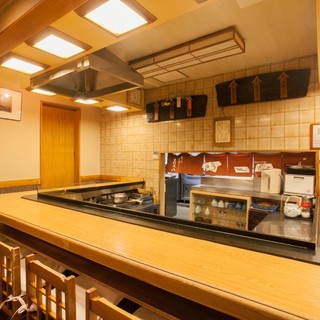 天婦羅はカウンターで揚げているので、本当の出来立ての状態でお召し上がり頂けます。