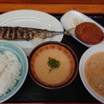 扇屋食堂 - 今日食べた秋刀魚、コロッケ、とろろと中ライス、豚汁(税込740円)