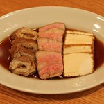 サエキ飯店 - 豚の大腸と豚バラと豆腐の煮込み