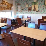 メロンズ テイル - テーブル席は人数に応じて貸切にする事も可能です