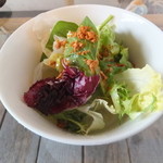 ハニーズ ネスト ロッジ - カレーに付くサラダ