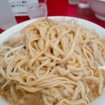 ラーメン二郎 - 流石の麺量