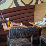ラ・パウザ - [内観] 店内 テーブル席 ②