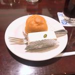 西洋菓子 しろたえ - シュークリームとレアチーズケーキ