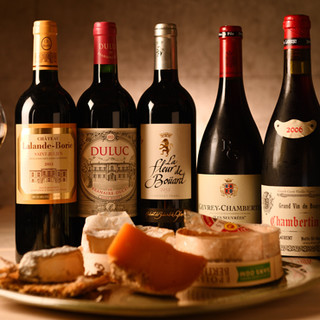 More than 150 types of wine are always available, including the owner's own wines.