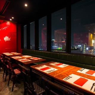 【天空の肉バル】180度ﾊﾟﾉﾗﾏ夜景のスケールは圧巻！