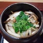 Shikino Ajiwai Shouraitei - お食事　松茸の釜焚き 