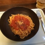 パスタ人 - 
            トマトとニンニクのスパゲッティ590円+生ビール380円