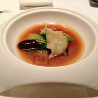 天厨菜館 渋谷店 - 気仙沼産フカヒレ、新鮮なアワビ、ナマコの３種煮込み 