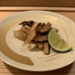 寿し道 桜田 - 長崎のクエと信州の松茸の焼き物