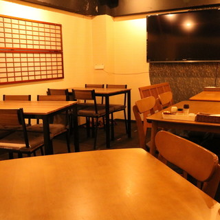 落ち着いた雰囲気の店内です。貸切、各種宴会のご予約承っております。