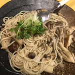 麺 すわまえ食堂 - あごんちょびを使った茸たっぷりの五島うどん