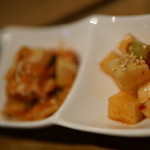 まつ岡 - キムチ盛り合わせ