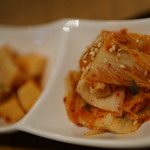 まつ岡 - キムチ盛り合わせ