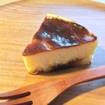 四季の菓子工房シャロン - バスクチーズケーキ