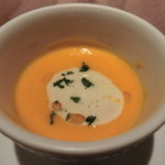 ビストロ タカ - 人参のスープ。