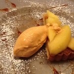 ア ミオ アージョ - リンゴのタルトカラメルのジェラード添え