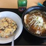 Saikou Chuubou - キャーーー！！！ラーメン炒飯セット！¥900。
                        
                        ラーメンは醤油、炒飯は五目。
                        初めての店ではやっぱりスタンダードで。
                        
                        どちらもフルサイズってのは嬉しいな。
                        
                        
                        
                        