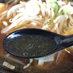 菜香厨房 - どれ！
            
            ん！？なんか変わった味。大陸的なスパイスでは無い。
            が、俺が認識する中華屋のラーメン汁とはやっぱり違う。
            
            でもココ美味いかも・・・
            
            
            