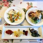 キャナリィ・ロウ - 前菜、サラダ、スープはバイキング