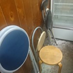 伊勢屋酒店 - いっぱい椅子あるよ。