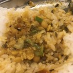 サウリャ アジアンダイニング＆バー - 豆カレーはご飯に混ぜ混ぜして食べると美味しいよ、とシェフが教えてくれた