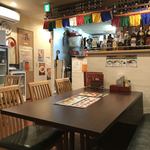 サウリャ アジアンダイニング＆バー - 店内もいい感じ