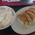 手打ラーメン 珍来 - 餃子とライス