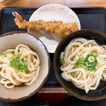 山内うどん店 - 左：しょうゆ小、右：かけ（ヒヤアツ）大