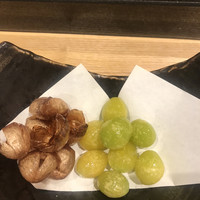 築地青空三代目別邸 - 築地最強の１０貫８０００円。銀杏素揚げ。揚げ物が出るとは思っていなかったので、嬉しい誤算です(^｡^)
                    ホクホクで香ばしく、美味しかったです(^｡^)