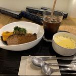 KASHIWAGI CAFE - ミートローフプレートとパンプキンスープ
