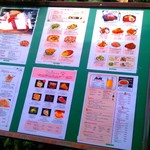 キャピタル東洋亭 本店 - 入口付近にあるメニュー♪さらにワクワク♪