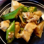 栄夏 - おくら、蓮根、鶏肉、ニンニクの芽の炒めもの