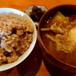 栄夏 - ご飯とお味噌汁はおかわりできます。ご飯３杯と、お味噌汁２杯食べますた。