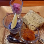 栄夏 - デザート(ハイビスカスのグラニテ、バタフライピーの氷菓子、柿の寒天、紅茶とりんごのシフォンケーキ)