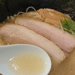 Ramen Kuushi - チャーシューと澄んだスープ