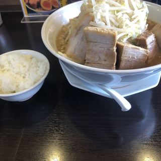 ガツ盛りラーメン みちる屋_0