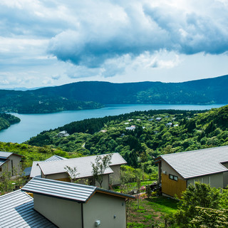 A panoramic view of Lake Ashi