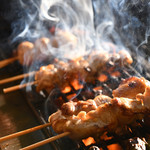 串焼　おんば - 料理写真:焼き鳥を焼いているところ