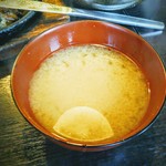 Resutoran Gariera - スープ！・・・ではなく味噌汁！箸が無い！具は絹豆腐とワカメ。しかし妙に美味い・・。