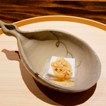 温石 - 落花生豆腐　敢えてピーナッツのクリスプ感を残したソース