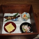 ごんべえ邑 - 箱膳の中の料理