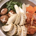 麺酒場ひかる - 餃子鍋
