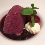 プリミ・バチ - プリミバチ(黒イチジクの赤ワイン煮 葡萄のジェラートとマスカルポーネクリーム)