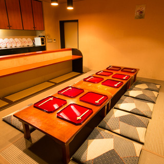 A Japanese space where you can relax without straining your shoulders and arms, recommended for a wide range of occasions.