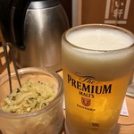 やよい軒 - 生ビールとお漬物。