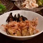 醸音屋 - 焼き茄子 かつお節と純米出汁醤油@600円